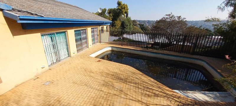6 Bedroom Property for Sale in Quellerina Gauteng