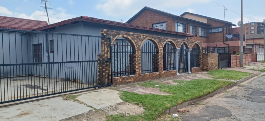 4 Bedroom Property for Sale in Actonville Ext 3 Gauteng